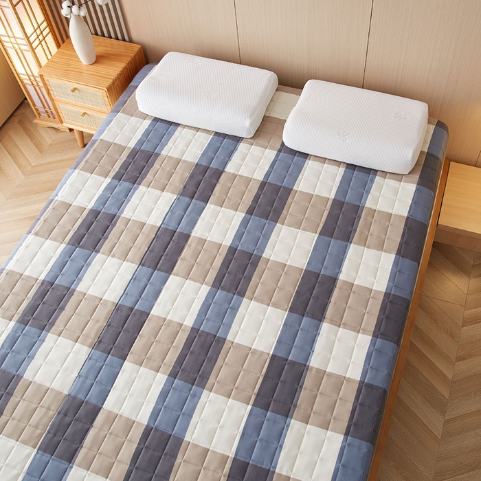 91家纺网 家纺一手货源 找家纺 暖季家纺 2025新款A类全棉无印风棉花床垫系列成人款 蓝大格