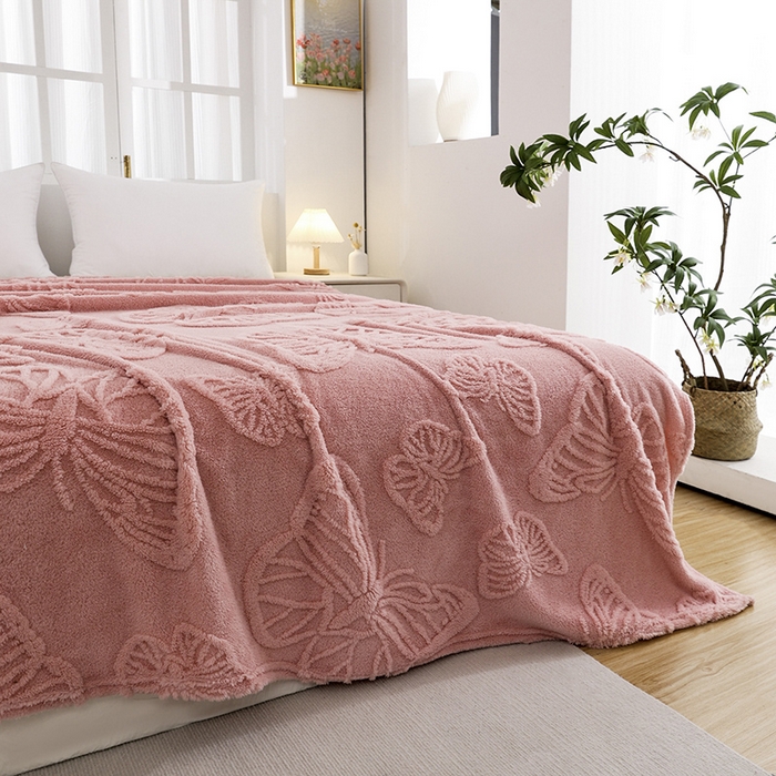 91家纺网 家纺一手货源 找家纺 金来家纺 2024新款单层双面塔芙绒蝴蝶花提花毛毯 蝴蝶粉色