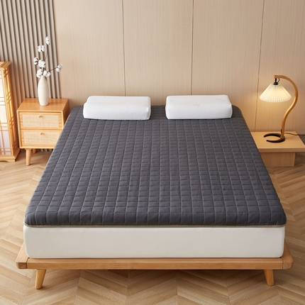 91家纺网 家纺一手货源 找家纺 暖季家纺 2025新款A类全棉无印风棉花床垫系列成人款 深灰