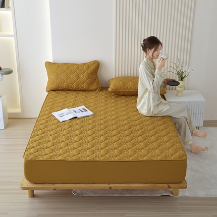 91家纺网 家纺一手货源 找家纺 沐沐家纺 2026新款四叶草款夹棉床笠 姜黄