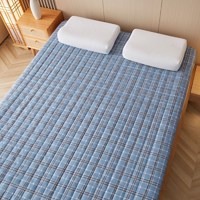 91家纺网 家纺一手货源 找家纺 暖季家纺 2025新款A类全棉无印风棉花床垫系列成人款 简兮蓝