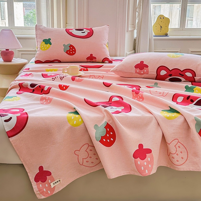 91家纺网 家纺一手货源 找家纺 晓时候 2025新款原棉老粗布床单印花凉席三件套软凉席 草莓熊