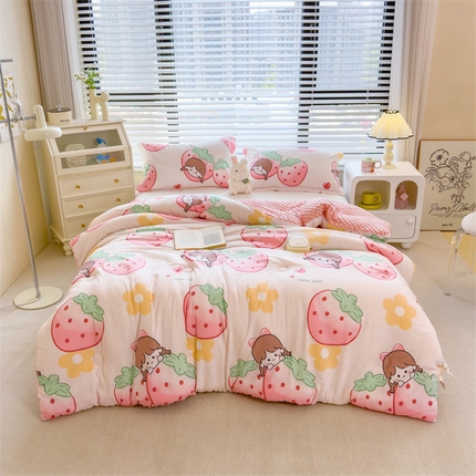 91家纺网 家纺一手货源 找家纺 恒畅 2024新款A类水洗棉印花豆豆绒秋冬被 豆豆被-草莓公主