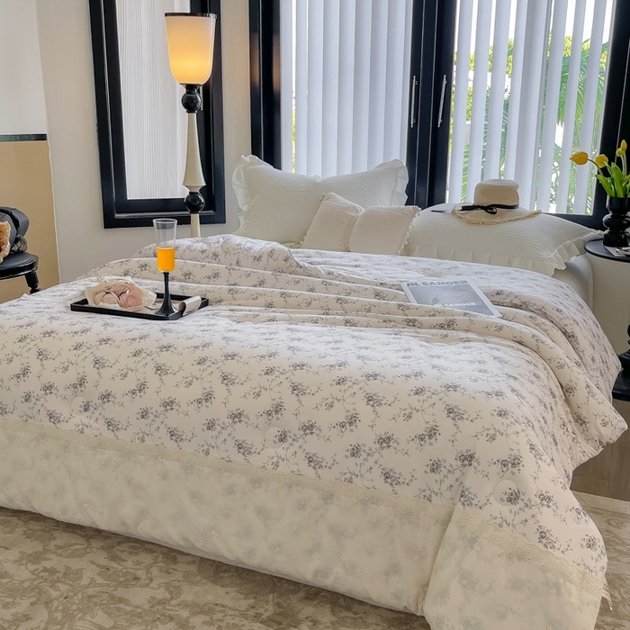 91家纺网 家纺一手货源 找家纺 奈萝家纺 2024新款法式花边款针织夏被春秋被可机洗 池影