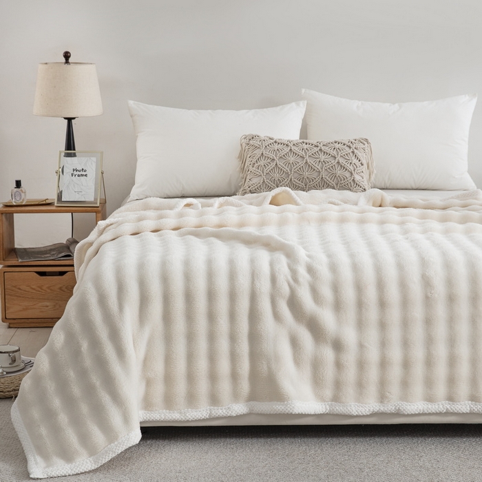 91家纺网 家纺一手货源 找家纺 卉晨家纺 2024新款牛奶绒兔毛绒空调毯午睡毯泡泡毛毯 简约白