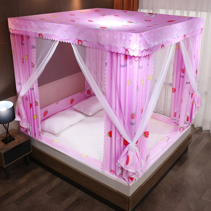 91家纺网 家纺一手货源 找家纺 2025新款坐床遮光布款防尘床帘式蚊帐 可爱草莓回底