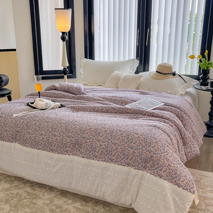 91家纺网 家纺一手货源 找家纺 奈萝家纺 2024新款法式花边款针织夏被春秋被可机洗 紫梦