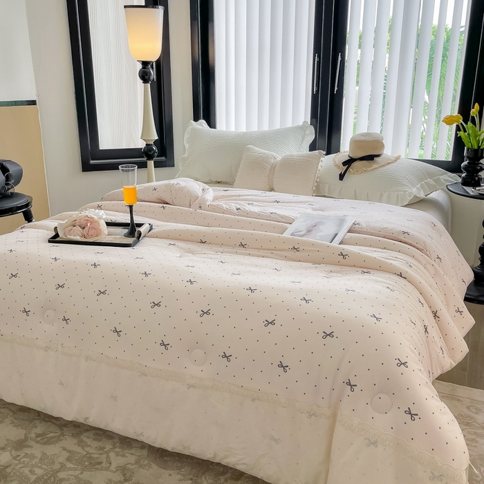 91家纺网 家纺一手货源 找家纺 奈萝家纺 2024新款法式花边款针织夏被春秋被可机洗 蝴蝶结