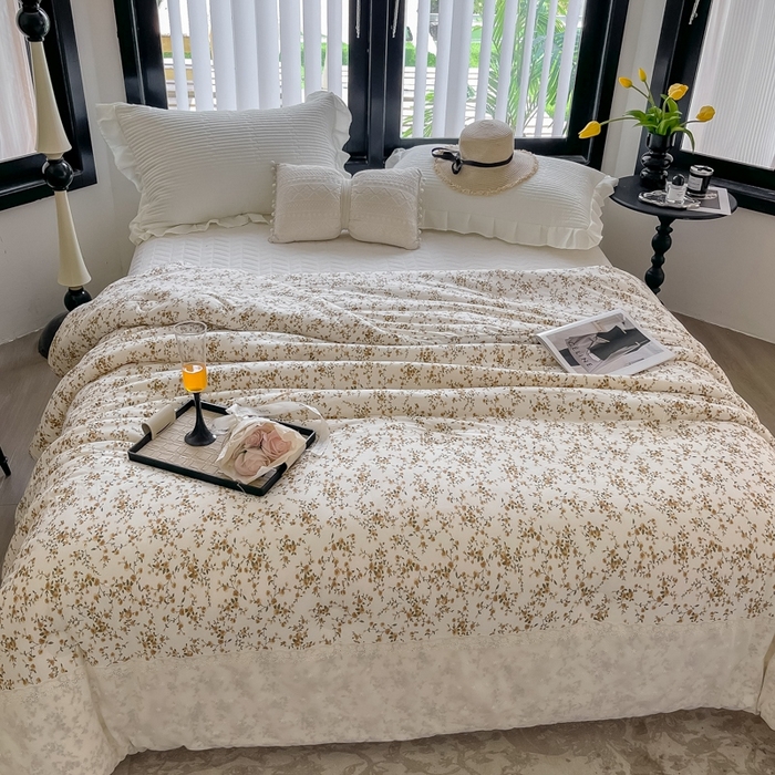 91家纺网 家纺一手货源 找家纺 奈萝家纺 2024新款法式花边款针织夏被春秋被可机洗 花黛织梦