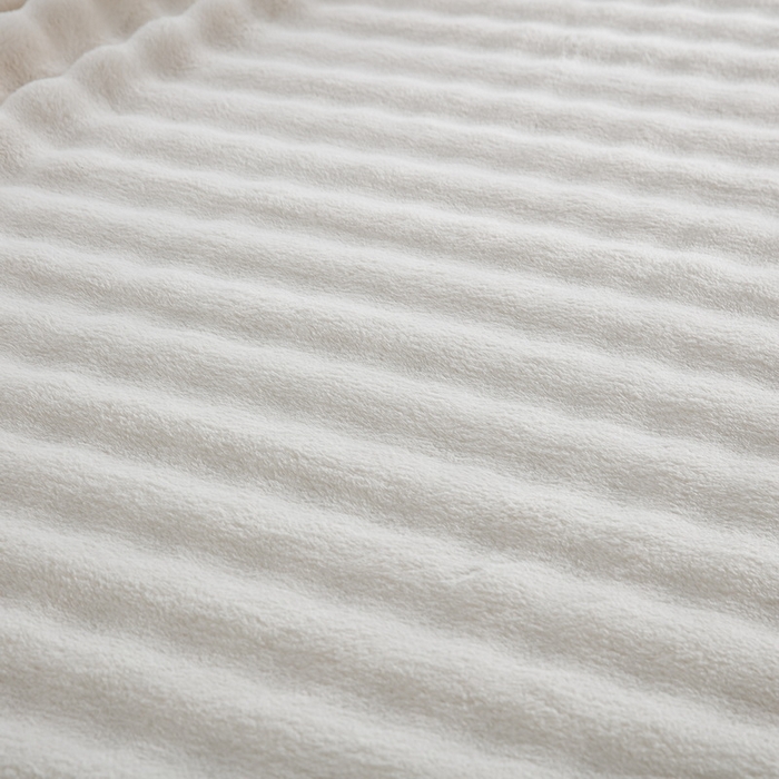 91家纺网 家纺一手货源 找家纺 卉晨家纺 2024新款牛奶绒兔毛绒空调毯午睡毯泡泡毛毯 简约白