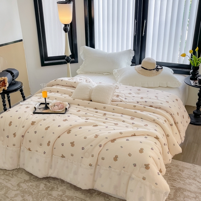 91家纺网 家纺一手货源 找家纺 奈萝家纺 2024新款法式花边款针织夏被春秋被可机洗 童趣