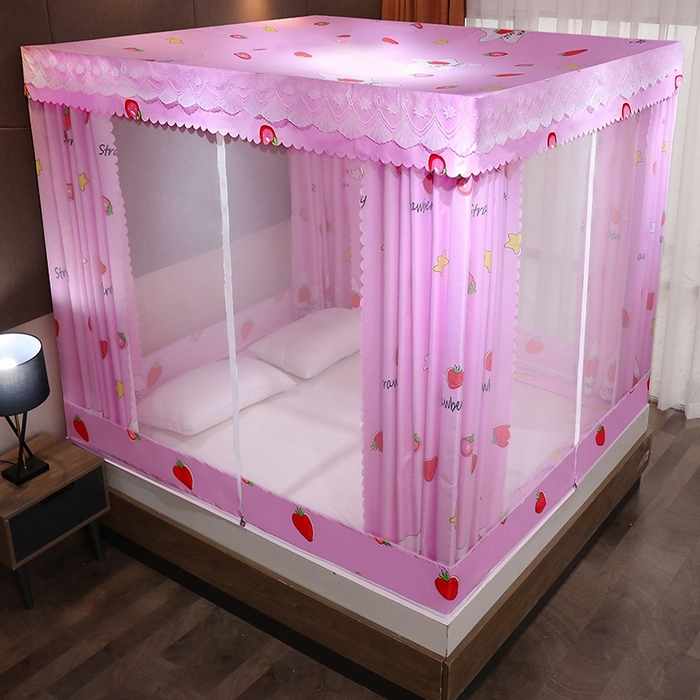 91家纺网 家纺一手货源 找家纺 2025新款坐床遮光布款防尘床帘式蚊帐 可爱草莓回底