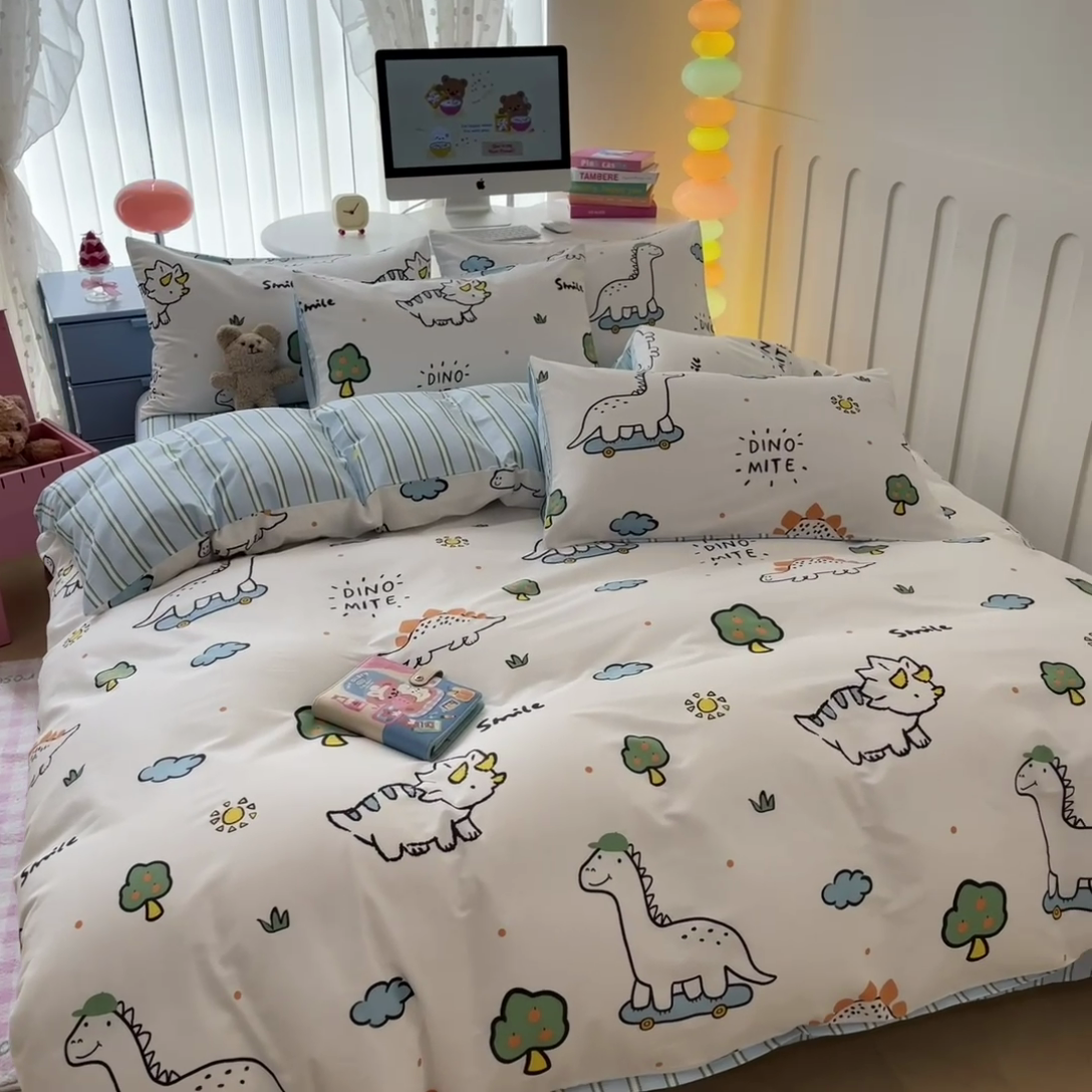 91家纺网 家纺一手货源 找家纺 晨希家居 2024新款全棉卡通活性印花四件套恐龙乐园