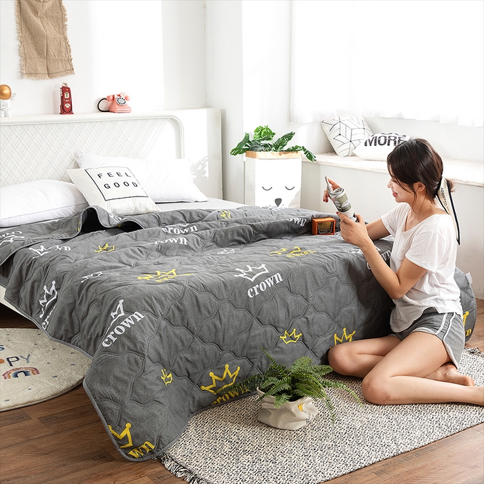 91家纺网 家纺一手货源 找家纺 2025新款亲肤芦荟棉夏被空调被夏凉被 加冕