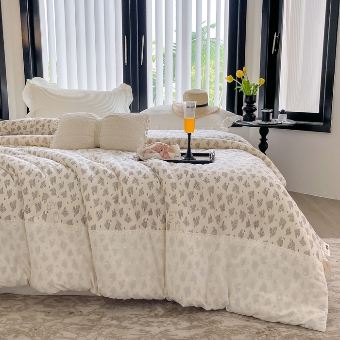 91家纺网 家纺一手货源 找家纺 奈萝家纺 2024新款法式花边款针织夏被春秋被可机洗 南法假日