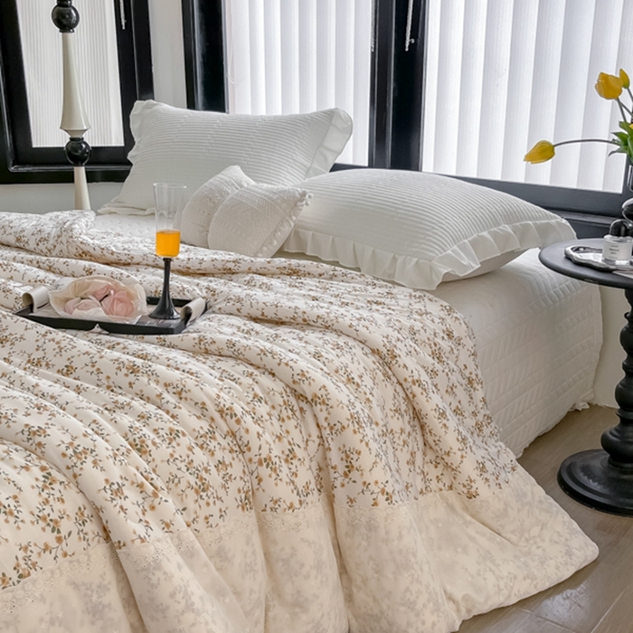 91家纺网 家纺一手货源 找家纺 奈萝家纺 2024新款法式花边款针织夏被春秋被可机洗 花黛织梦