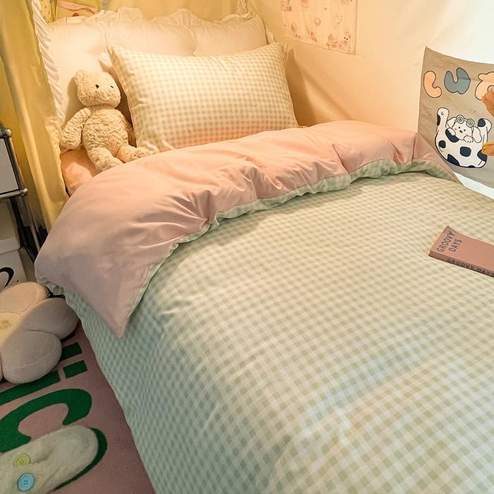 91家纺网 家纺一手货源 找家纺 眠帛家居 2024新款A类学生三件套奶油风小清新毛巾绣暖心系列水洗棉床上用品四件套图2 暖心-清新绿格