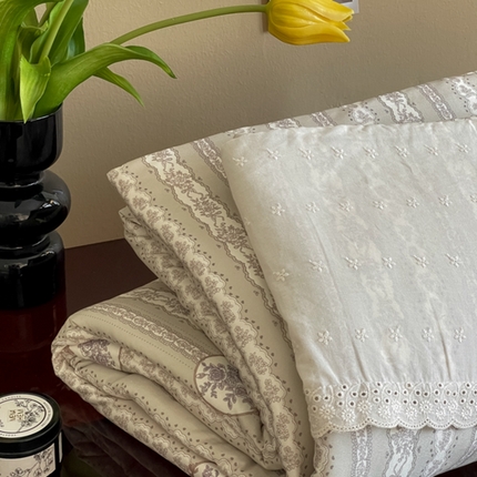 91家纺网 家纺一手货源 找家纺 奈萝家纺 2024新款法式花边款针织夏被春秋被可机洗 凯瑟琳