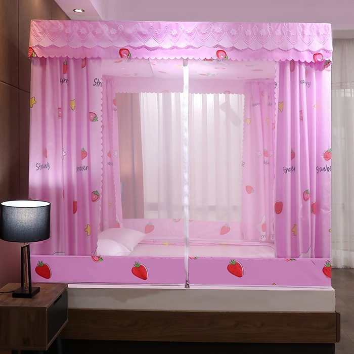 91家纺网 家纺一手货源 找家纺 2025新款坐床遮光布款防尘床帘式蚊帐 可爱草莓回底