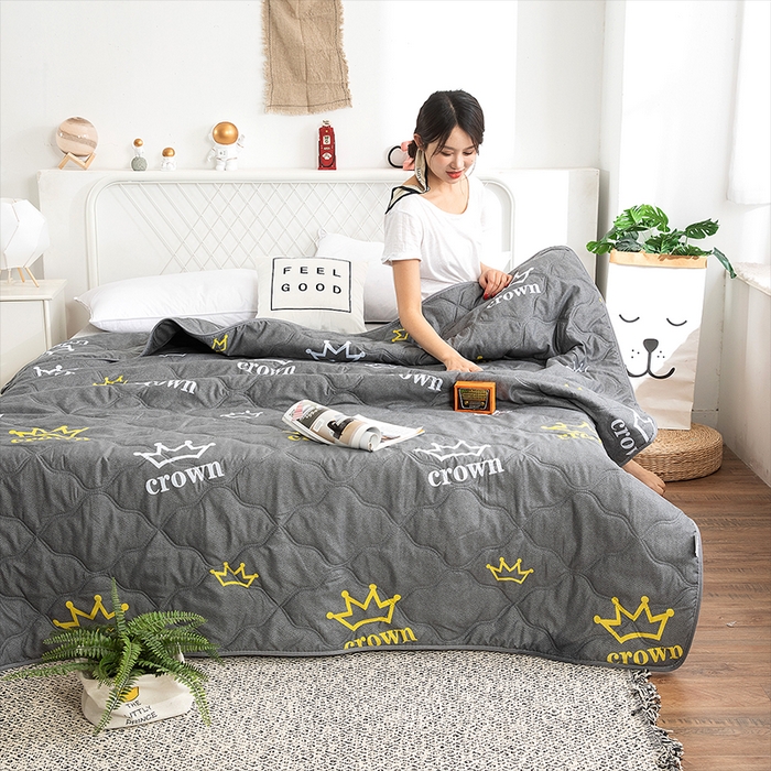 91家纺网 家纺一手货源 找家纺 2025新款亲肤芦荟棉夏被空调被夏凉被 加冕