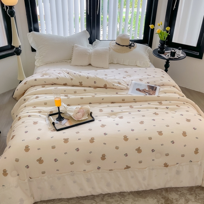 91家纺网 家纺一手货源 找家纺 奈萝家纺 2024新款法式花边款针织夏被春秋被可机洗 童趣