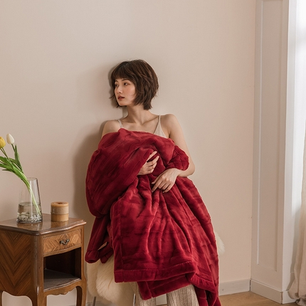 91家纺网 家纺一手货源 找家纺 （总）2025新款高克重短毛兔兔绒盖毯