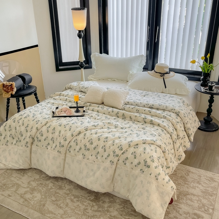 91家纺网 家纺一手货源 找家纺 奈萝家纺 2024新款法式花边款针织夏被春秋被可机洗 清新物语