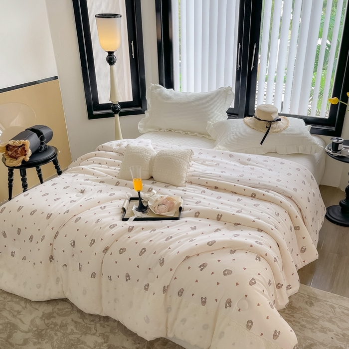 91家纺网 家纺一手货源 找家纺 奈萝家纺 2024新款法式花边款针织夏被春秋被可机洗 爱心兔