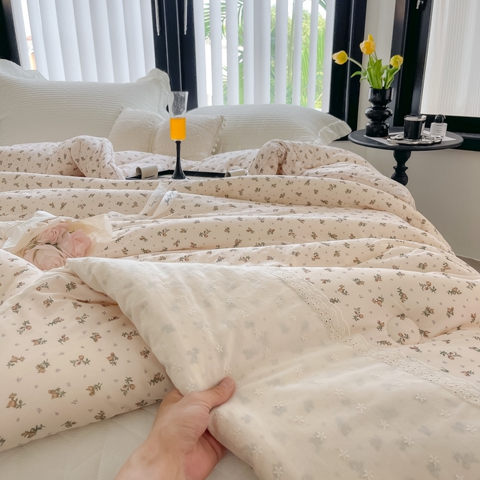 91家纺网 家纺一手货源 找家纺 奈萝家纺 2024新款法式花边款针织夏被春秋被可机洗 春天里