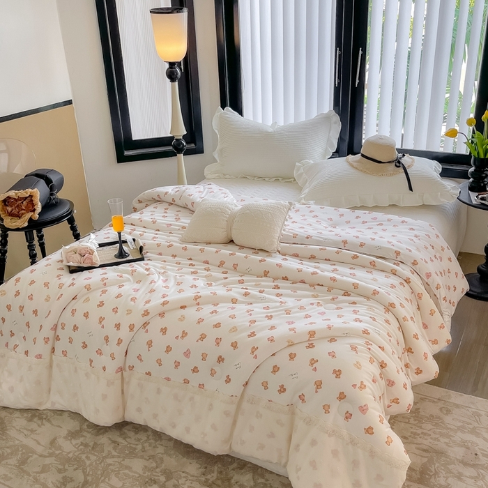 91家纺网 家纺一手货源 找家纺 奈萝家纺 2024新款法式花边款针织夏被春秋被可机洗 爱心熊