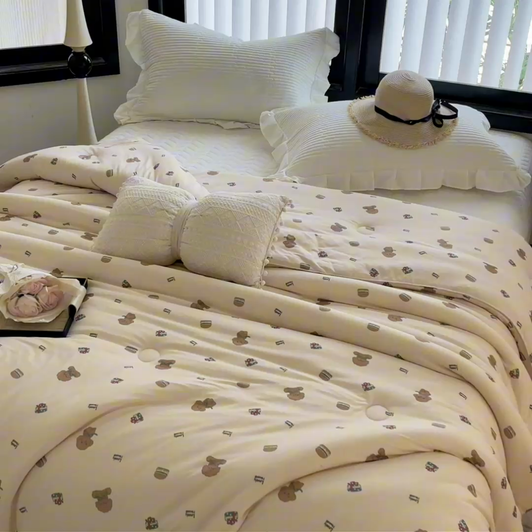 91家纺网 家纺一手货源 找家纺 奈萝家纺 2024新款法式花边款针织夏被春秋被可机洗 童趣