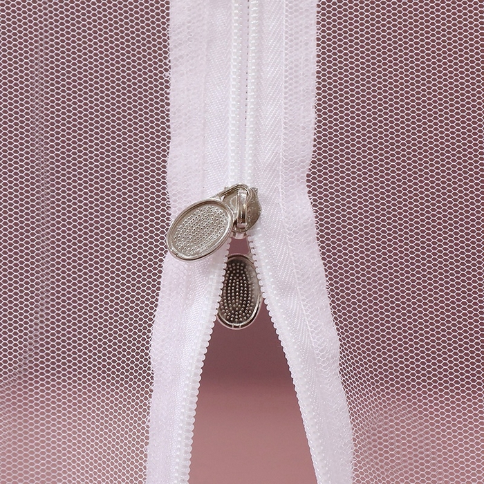 91家纺网 家纺一手货源 找家纺 2025新款坐床遮光布款防尘床帘式蚊帐 可爱草莓回底