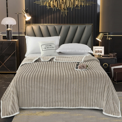 91家纺网 家纺一手货源 找家纺 （总）好艺佳毛毯 2025新款纯色兔兔绒大抽条包边贝贝绒毛毯床单盖毯加厚多用