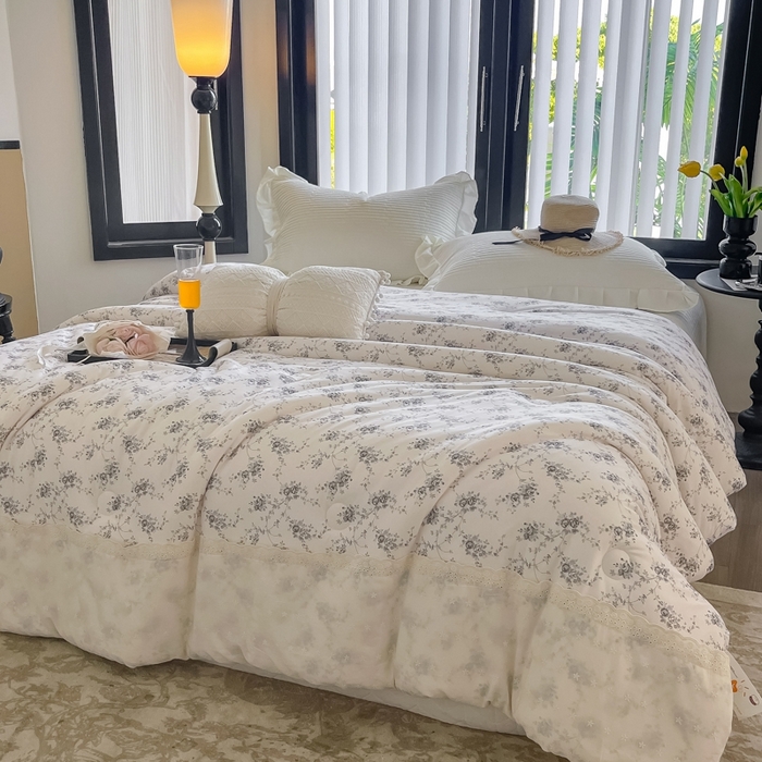 91家纺网 家纺一手货源 找家纺 奈萝家纺 2024新款法式花边款针织夏被春秋被可机洗 池影