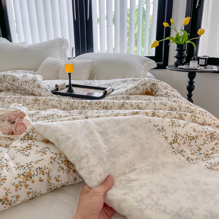 91家纺网 家纺一手货源 找家纺 奈萝家纺 2024新款法式花边款针织夏被春秋被可机洗 花黛织梦