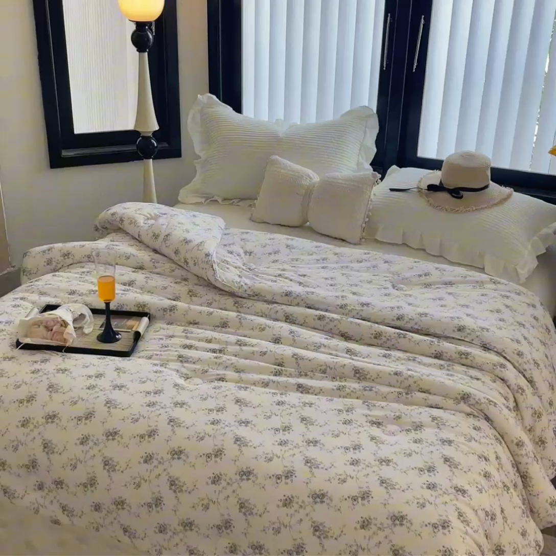 91家纺网 家纺一手货源 找家纺 奈萝家纺 2024新款法式花边款针织夏被春秋被可机洗 池影