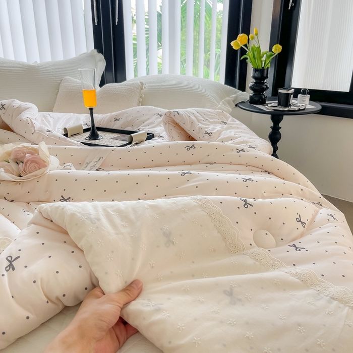 91家纺网 家纺一手货源 找家纺 奈萝家纺 2024新款法式花边款针织夏被春秋被可机洗 蝴蝶结