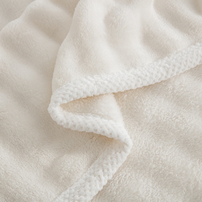 91家纺网 家纺一手货源 找家纺 卉晨家纺 2024新款牛奶绒兔毛绒空调毯午睡毯泡泡毛毯 简约白