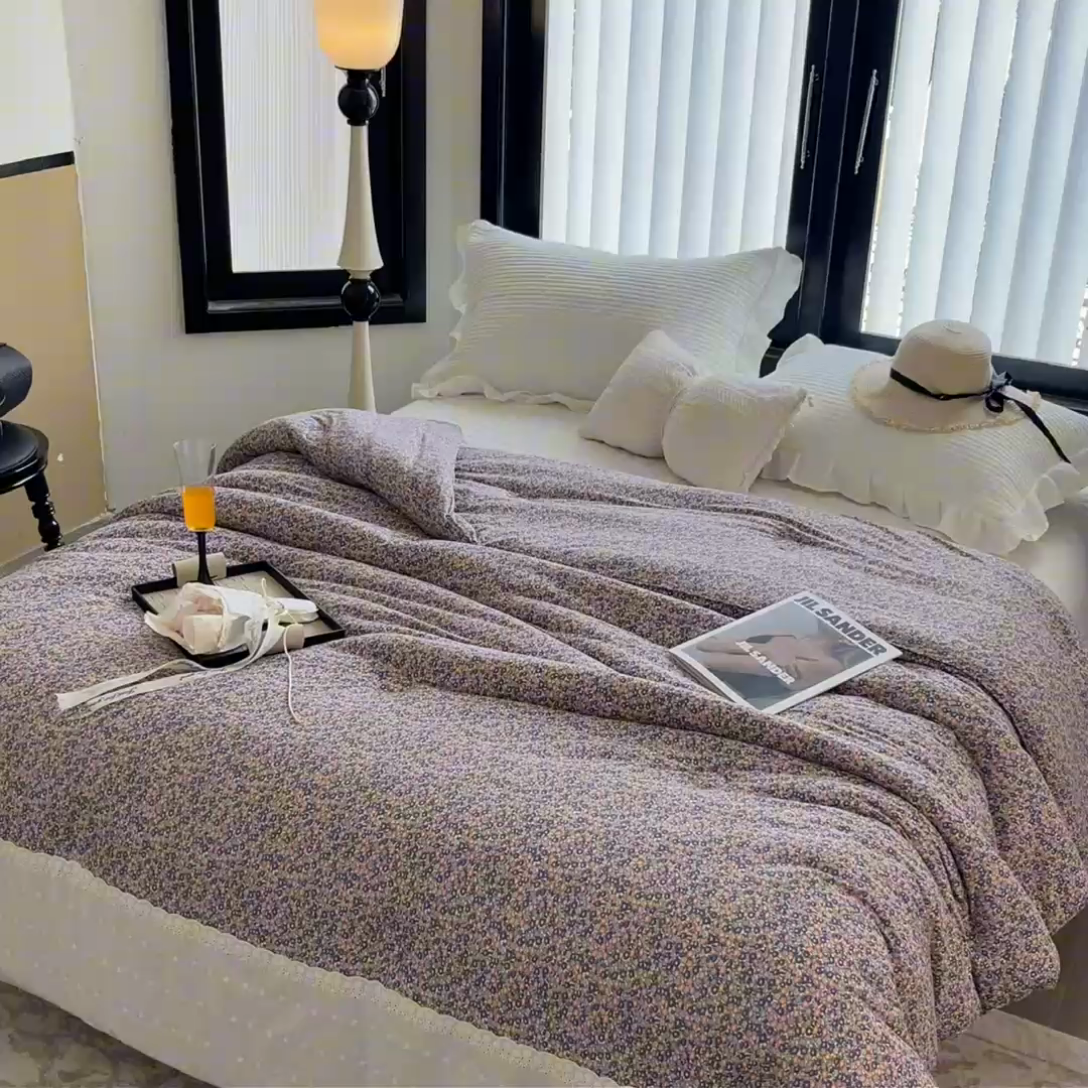 91家纺网 家纺一手货源 找家纺 奈萝家纺 2024新款法式花边款针织夏被春秋被可机洗 紫梦