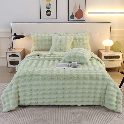 91家纺网 家纺一手货源 找家纺 2025新款双面纯色兔兔绒大泡泡毛毯 绿色
