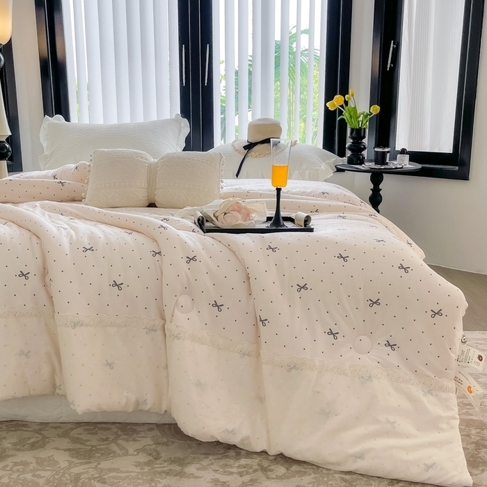 91家纺网 家纺一手货源 找家纺 奈萝家纺 2024新款法式花边款针织夏被春秋被可机洗 蝴蝶结