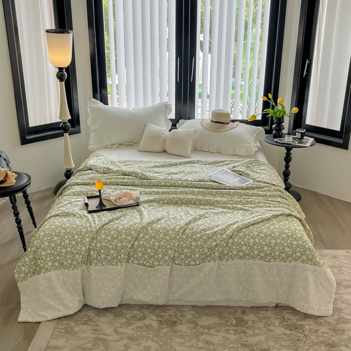 91家纺网 家纺一手货源 找家纺 奈萝家纺 2024新款法式花边款针织夏被春秋被可机洗 清雅绿