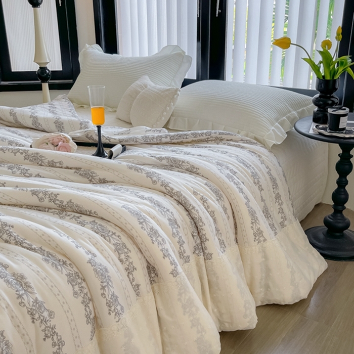 91家纺网 家纺一手货源 找家纺 奈萝家纺 2024新款法式花边款针织夏被春秋被可机洗 赫本