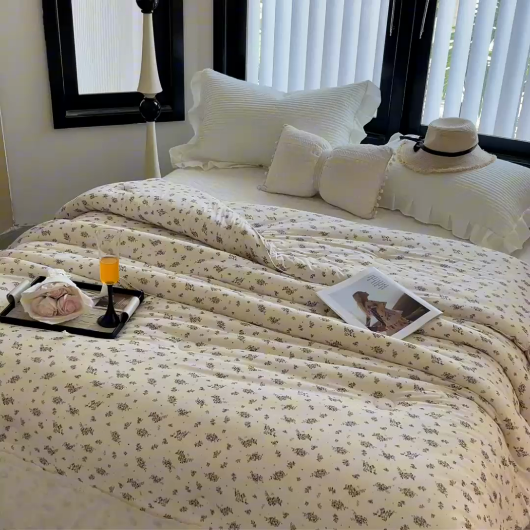 91家纺网 家纺一手货源 找家纺 奈萝家纺 2024新款法式花边款针织夏被春秋被可机洗 南法假日