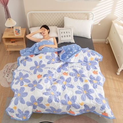 91家纺网 家纺一手货源 找家纺 2025新款亲肤芦荟棉夏被空调被夏凉被 唯美