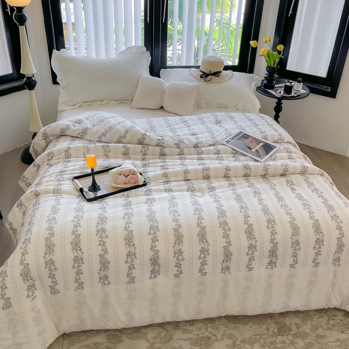 91家纺网 家纺一手货源 找家纺 奈萝家纺 2024新款法式花边款针织夏被春秋被可机洗 赫本