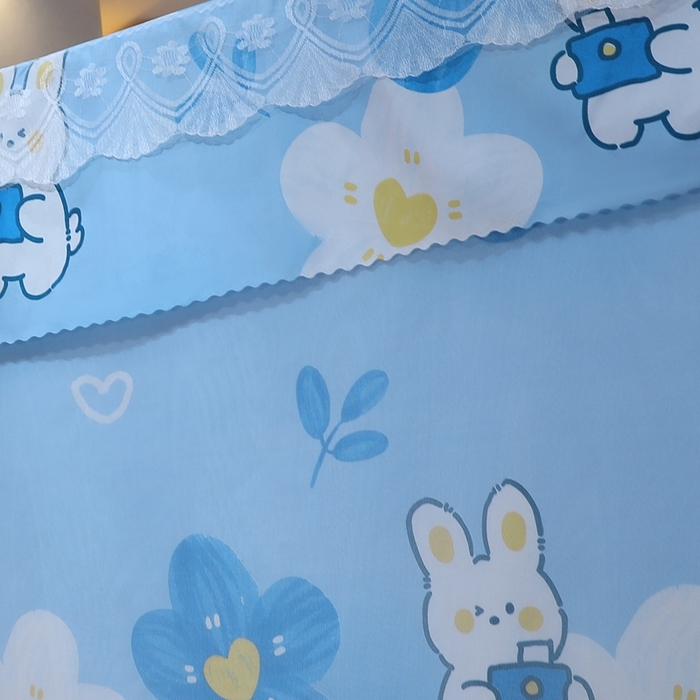 91家纺网 家纺一手货源 找家纺 2025新款坐床遮光布款防尘床帘式蚊帐 蓝花兔回底