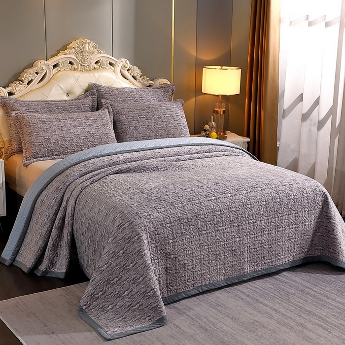 91家纺网 家纺一手货源 找家纺 晶缦家纺 2024新款水波纹色织牛奶绒床盖三件套 涟漪-灰色