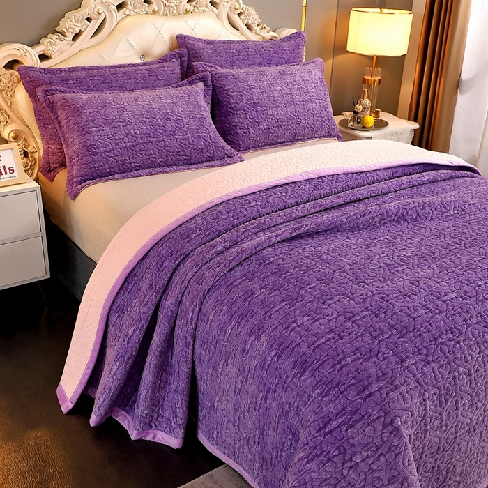 91家纺网 家纺一手货源 找家纺 晶缦家纺 2024新款水波纹色织牛奶绒床盖三件套 涟漪-罗兰紫