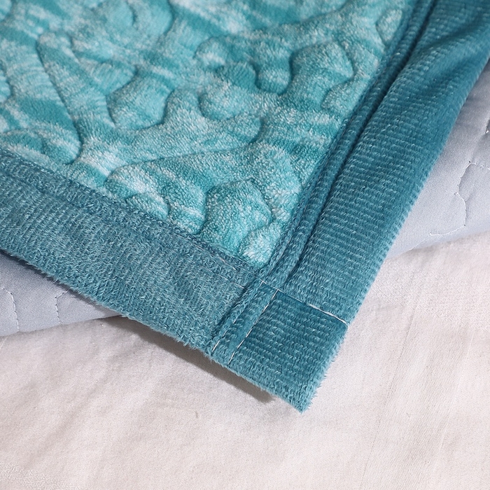 91家纺网 家纺一手货源 找家纺 晶缦家纺 2024新款水波纹色织牛奶绒床盖三件套 涟漪-浅蓝